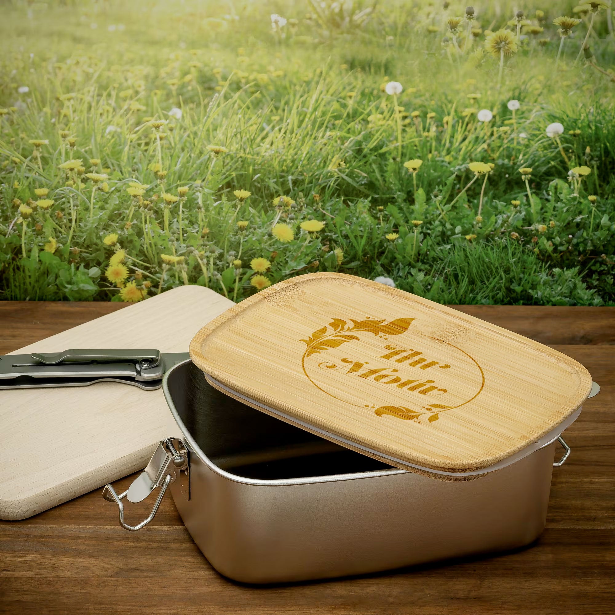 Lunchbox aus Edelstahl mit Bambusdeckel und Verschluss & inkl. individueller Gravur - kinder-druckerei.de