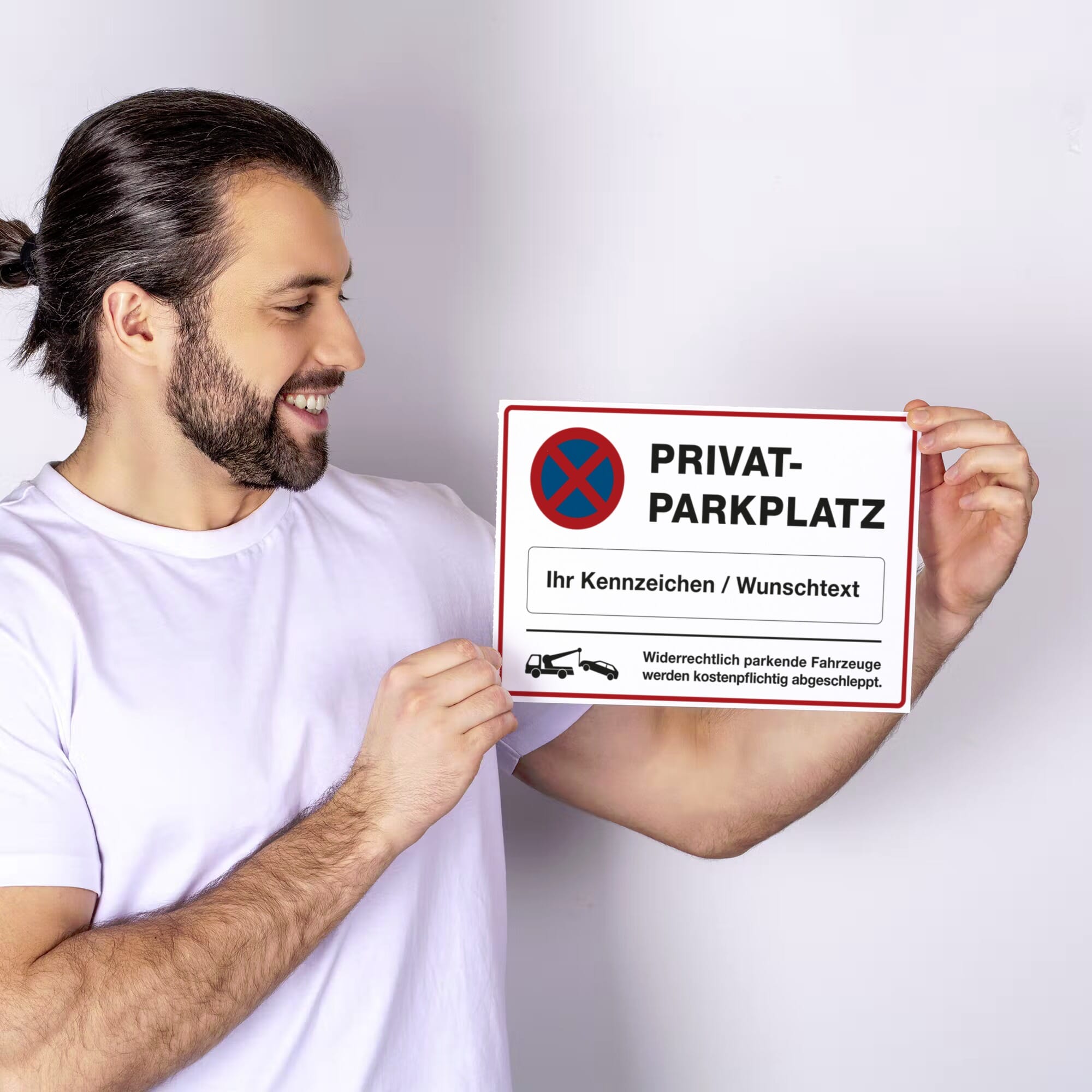 Schild  "Privatparkplatz" mit individuellem Kennzeichen - adressaufkleber-fabrik.de